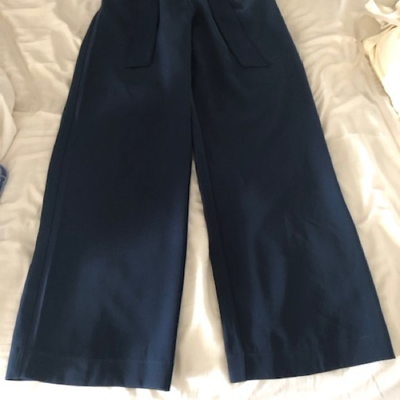 Lululemon Noir size 2. True navy color - Picture 4 of 4